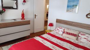 Maisons de vacances VILLA 5 CHAMBRES 10 PERSONNES 300m PLAGE DEMOISELLE : photos des chambres