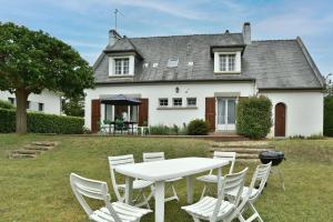 La Chevrière - Grande maison à 50m de la plage