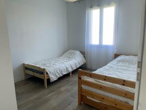 Maisons de vacances ღ L-Andillys - Maison Spacieuse, Jardin & Wifi : photos des chambres
