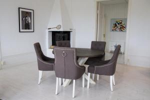 Central penthouse rooms near ferry, bus, nature