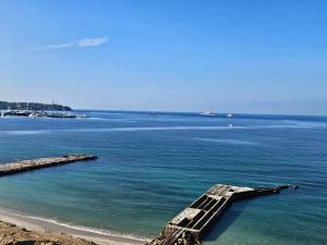 Juan les Pins Front de Mer 2P parking Colombier