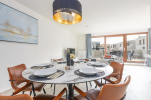 Rose DIvry-3 bedroom appartement w free parking garage - large terrace - quiet area & walking distance from the sea! 223