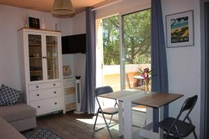 Au calme entre les pins a 300m de la plage