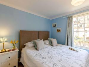 2 Bed in Robin Hoods Bay 87059