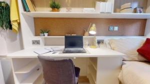 Student Only Silver 2 bed Apartment IQ Paris Garden