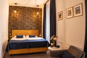 BlueBell Hotel