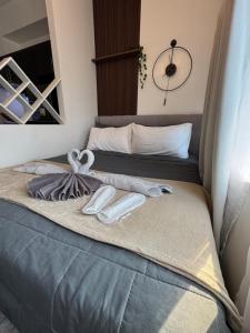 Your perfect retreat in Stamford! Enjoy our stylish, fully furnished studio just steps away from the vibrant Venice Mall