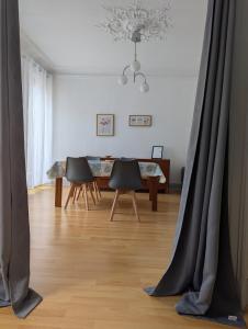 Appartements 75m2 - 2min centre pieton & 10 min de la gare : photos des chambres