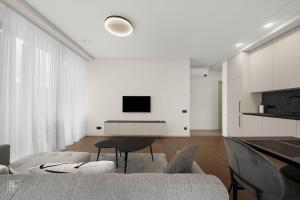 Comfortable 2 BD Apartment by Domvia