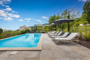 Villa St Hedonist by Villsy