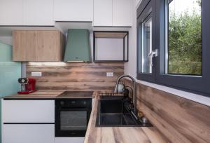 Glafkos house with pool near the beach