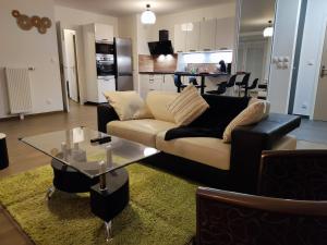 Appartements L-AuthentiCite, jardin et parking au centre-ville : Appartement 2 Chambres avec Terrasse