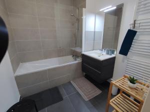 Appartements L-AuthentiCite, jardin et parking au centre-ville : photos des chambres