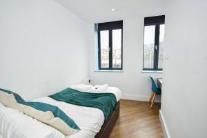 Bright 2 Bed Flat in Central Manchester w Security