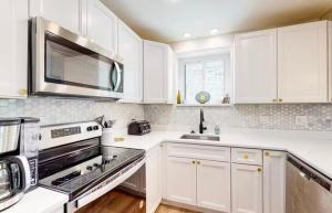 Lighthouse Village #421