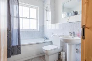 Manchester Retreat, Free Parking & Sleeps 5