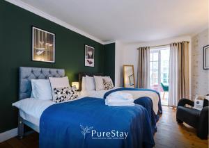 Stylish 4 Bedroom Home in Port Sunlight with 7 Beds Perfect for Business Bookings and Groups