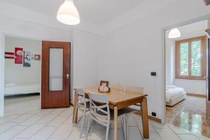 Dante Subway Apartment