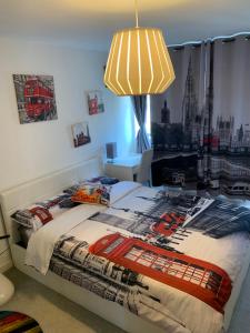 new- PRIME LOCATION-SPACIOUS COZY ROOM NEXT TO HYDE PARK