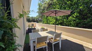 Maisons de vacances Un air de provence avec piscine disponible seulement en fin de journee - A 5min de l-A7 et A9 : photos des chambres