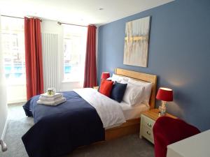 Elegant Windsor Flat - Short Walk to Windsor Castle, River Thames & Train Station