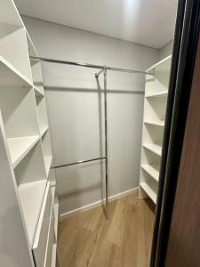 Butas nuomai truputį daugiau nei kilometras pėsčiomis iki Senamiesčio