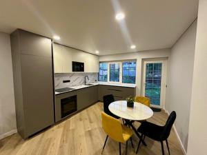 Butas nuomai truputį daugiau nei kilometras pėsčiomis iki Senamiesčio