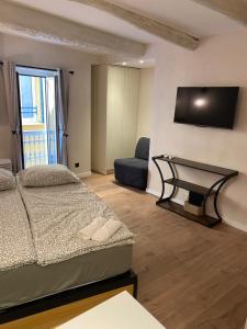 Refurbished apartment in the Old Town, steps from the beach