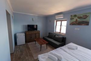Rooms by the sea Sutivan, Brac - 24402
