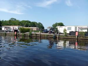 Stacaravan aan het water