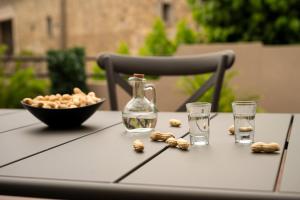 Petros & Eirini Home