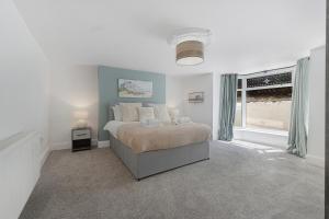 Spacious! 6BR in Beach Road