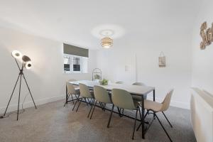 Spacious! 6BR in Beach Road