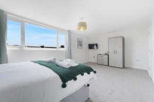 Spacious! 6BR in Beach Road