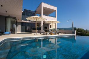 Villa Pavuza Luxury 4-Bedroom Seaview Villa