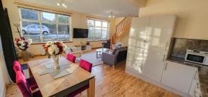 Stobhill 2 Bedroom House with sofa bed OR Stobhill 2 Bedroom Apartment - Gorebridge