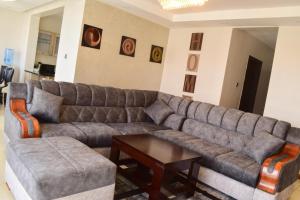 Jacaranda Modern 3 bedroom apartment with balcony, Nairobi