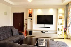 Jacaranda Modern 3 bedroom apartment with balcony, Nairobi