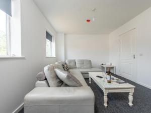 Spacious City House in Telford Pass the Keys