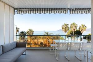 REF 1426 - Cannes Croisette - Sea view apartment for rent
