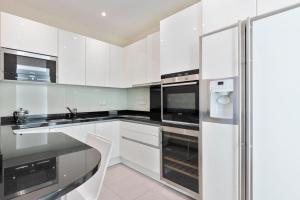 REF 1426 - Cannes Croisette - Sea view apartment for rent