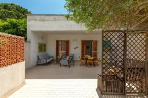 Villino Blue Area by BarbarHouse