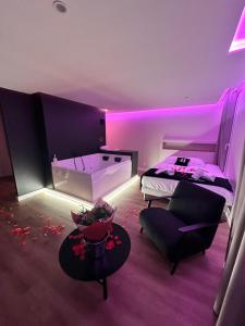 LOVE ROOM SAUNA,JACCUZZI Netflix Tours