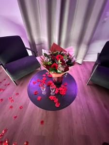 Appartements LOVE ROOM SAUNA,JACCUZZI Netflix Tours : photos des chambres