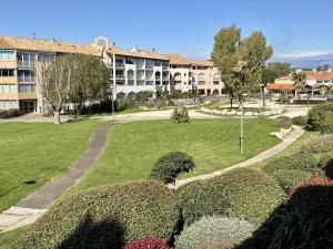 Appartements La Londe Studio avec grande terrasse 4 pers LAL310-001 : Studio