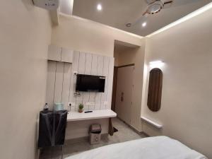 Raghav Vilas - Essence of Kashi