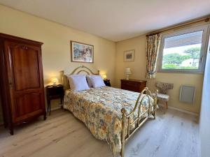 Spacieux Appartement T3 avec Terrasse Ensoleillée et Parking - FR-1-494-211