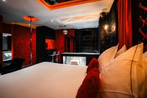 Appartements Le Cabaret Vip SPA : photos des chambres