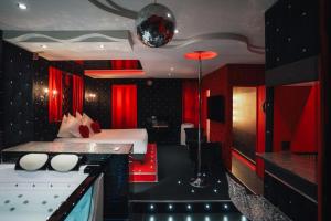 Appartements Le Cabaret Vip SPA : photos des chambres