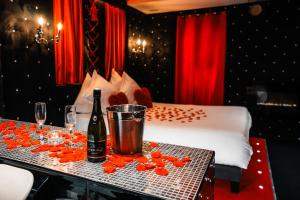 Appartements Le Cabaret Vip SPA : photos des chambres
